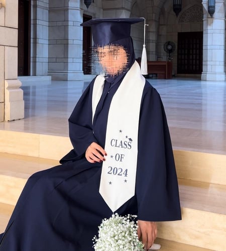 عبايات تخرج لون كحلي