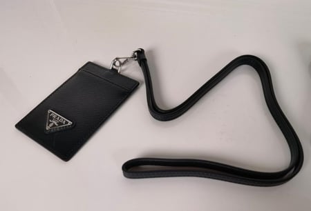 حامل بطاقه برادا