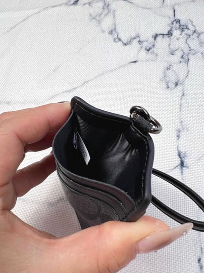 حامل بطاقه برادا