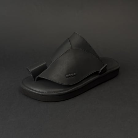 حذاء شرقي للمناسبات الرسمية لون اسود سادة مطفي