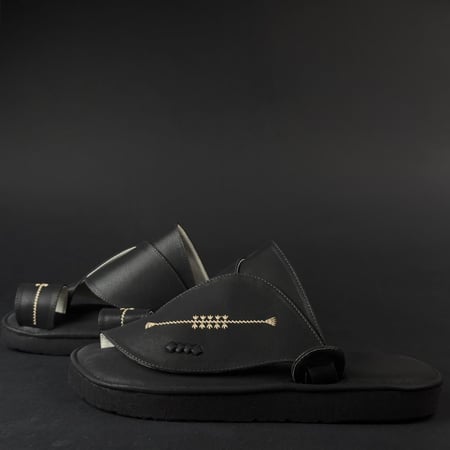 حذاء شرقي رسمي لون اسود مطفي