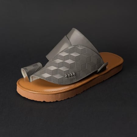 حذاء شرقي لون اسمنتي تصميم خاص