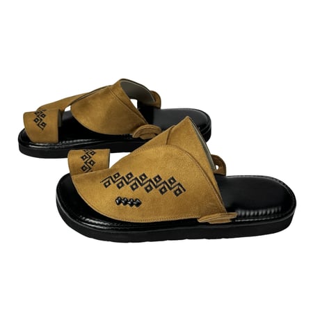 حذاء رجالي مخمل لون بني