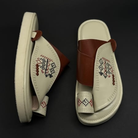 حذاء رجالي لون كريمي