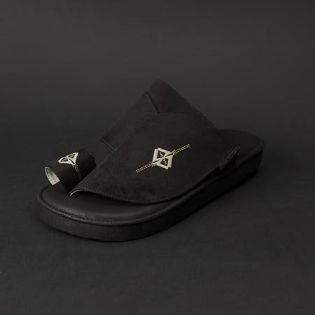 حذاء شرقي مخمل لون  اسود دعسة مطفية