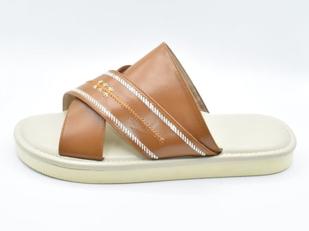 حذاء شرقي كموني  وسكري