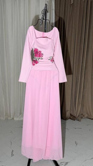 فستان كم طويل تطريز