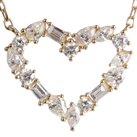 تعليقة ألماس بشكل قلب