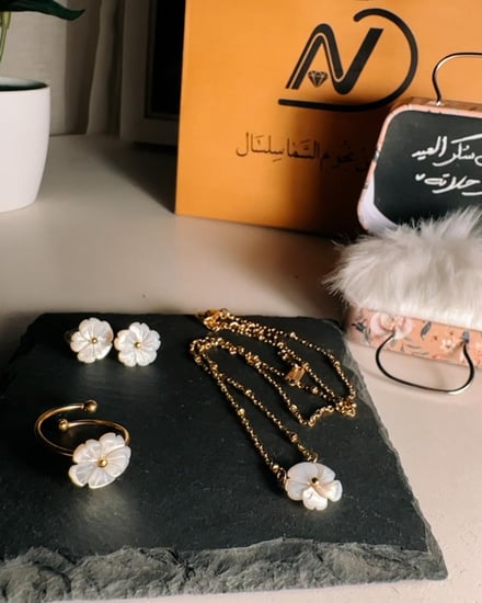 طقم الزهرة البيضاء ( 054 )