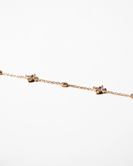 إسوارة سحر مطلية بالذهب عيار 18 ومرصعة بالزركون - قطعة واحدة