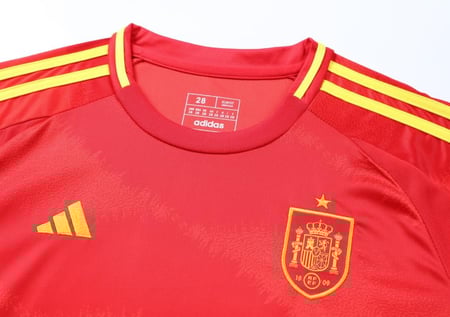 طقم اطفال اسبانيا الاساسي 2025