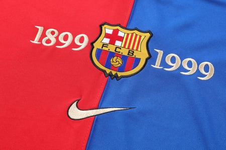 تيشيرت برشلونة 1999 الأساسي