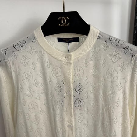 كارديغان بشعار LV