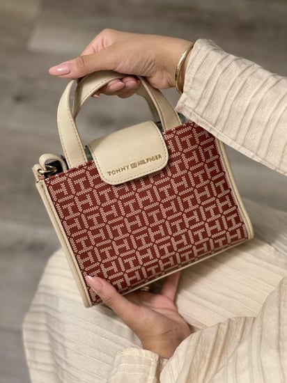 شنطة اصلية تومي هلفيقر