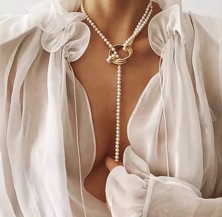 سلسال نسائي من اللؤلؤ الصناعي