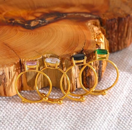 خاتم ذهبي مع كريستال مميز مطلي ذهب