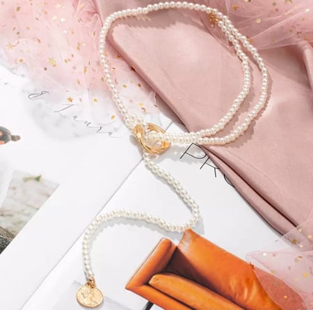 سلسال نسائي من اللؤلؤ الصناعي