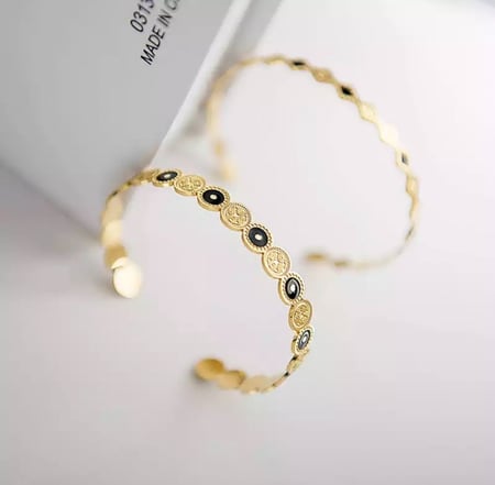 سوار نسائي بشكل هندسي