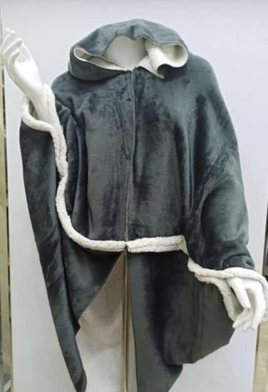 بطانيه بقبعه رمادي