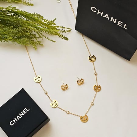 سلسال وحلق- CHANEL