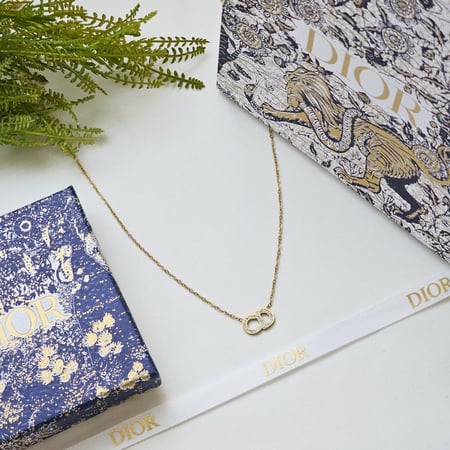 سلسال ماركة ديور