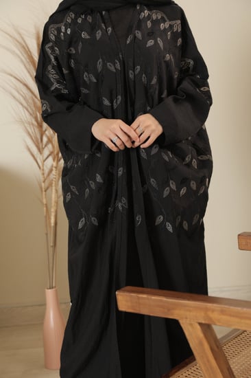 عباية فراشة مطرزة - اسود