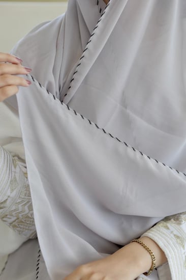 طرحه رمادي فاتح