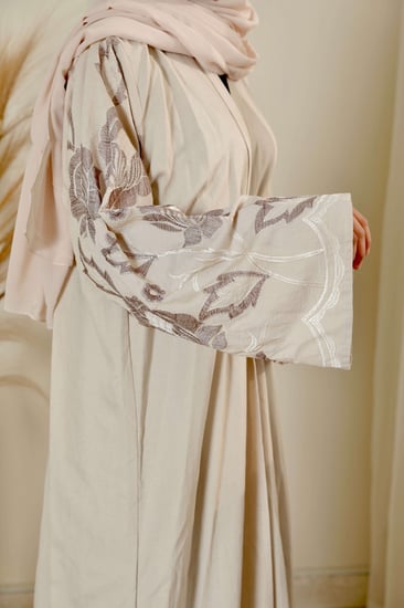 عباية مطرزة - بيج