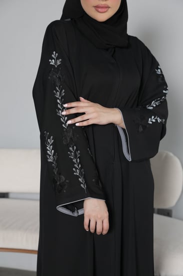 عباية بأكمام مطرزة - رمادي