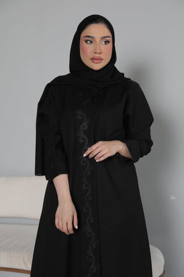 عباية بسفطة مطرزة - اسود