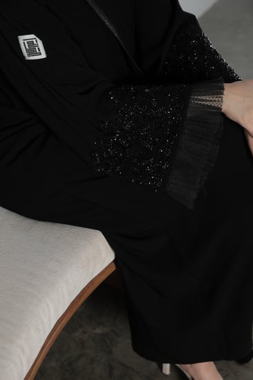 عباية اماراتيه بشك اسود