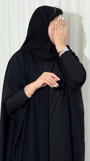 Mm100130 - عباية سوداء صيفية بنص بشت بخامة باردة وناعمة