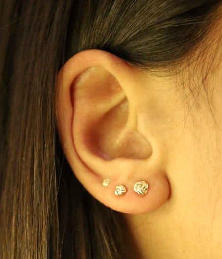 ٣ حلقان فضة ( أذن وحدة )