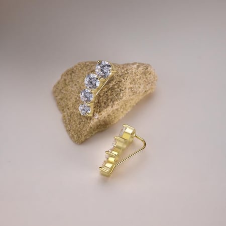 حلق فضة مرصع بالزركون مطلي ذهب 18K