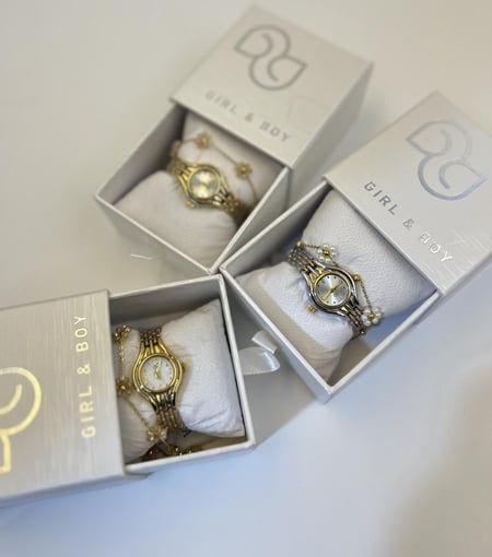 ساعة بناتية مع اسورة