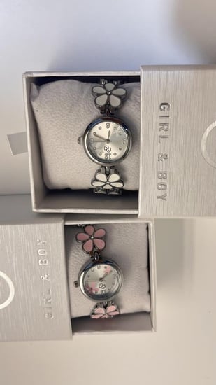 ساعة الوردة الرائعة