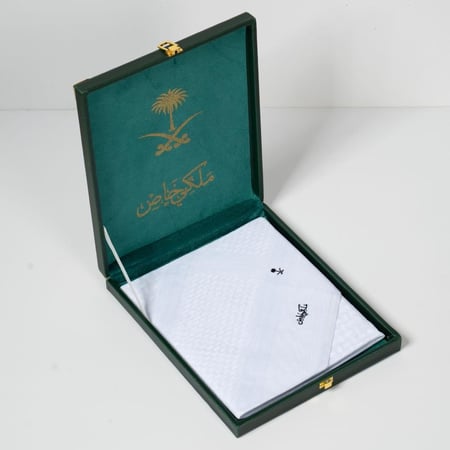 شماغ ملكي خاص أبيض 2026