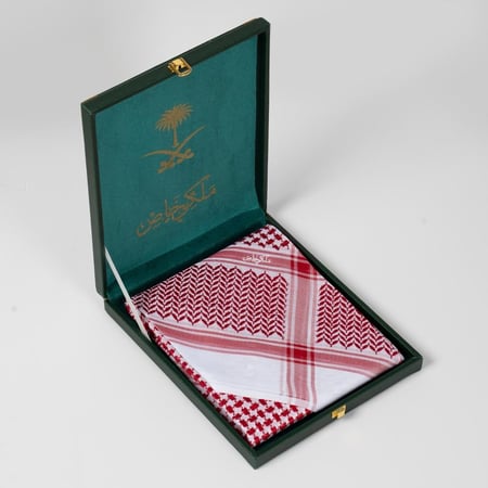 شماغ ملكي خاص كلاسيك لون خاص ختم ابيض