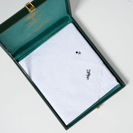 شماغ ملكي خاص أبيض 2026