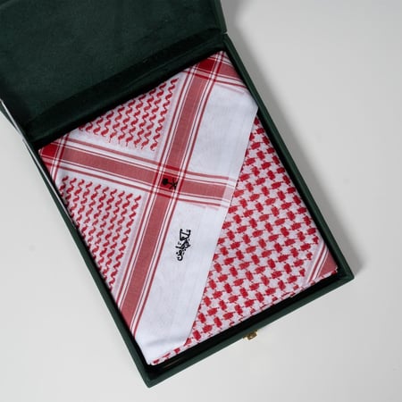 شماغ ملكي نجد احمر فاتح 2026