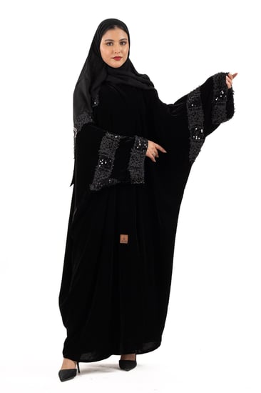 عباية مرام مخمل اسود بورد وترتر