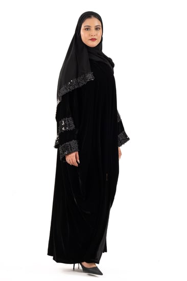عباية مرام مخمل اسود بورد وترتر