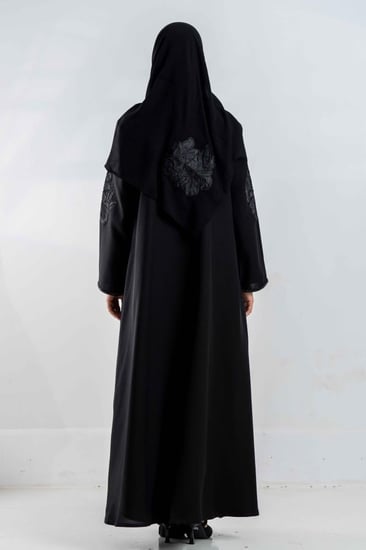 عبايات مناسبات عباية كلوش عبايات مطرزة عبايات ملونة عباية انيقة  عباية