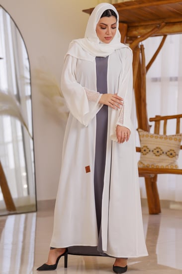عباية بيضاء فاخرة من متجر عبايات الرياض