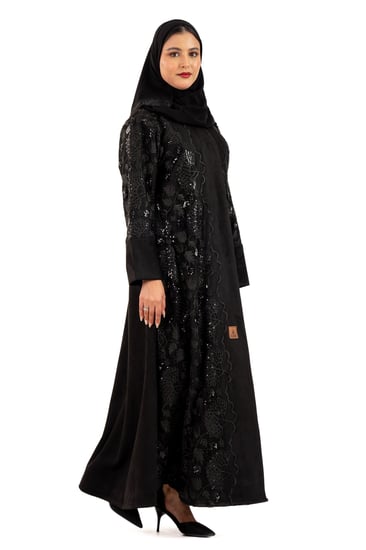 عباية أريج شتوية بدانتيل مطرز بالخيوط والترتر