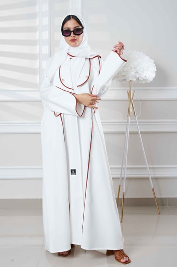 عباية مانسيرا بياقة واسعة وقيطان عسلي