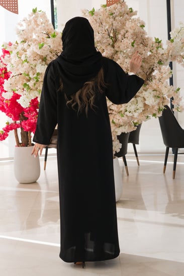 عباية مع تدخيلات قماش مشجر ع الكم