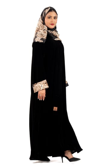 عباية وِداد بدخيلة حرير فرنسي اسود