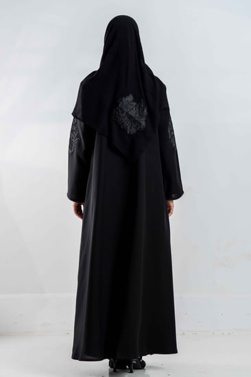 عبايات مناسبات عباية كلوش عبايات مطرزة عبايات ملونة عباية انيقة  عباية