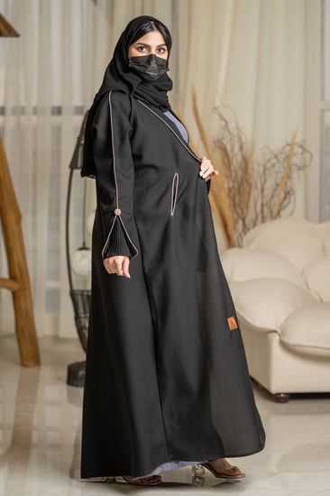 عباية بجيوب مع تدخيلات قيطان وازرة لحمي وكسرات ع الكم